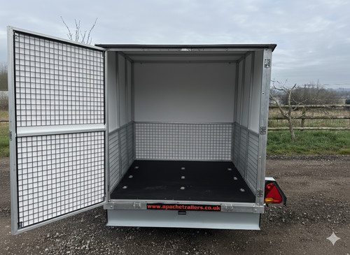 White 8x5x5 box trailer - box,
