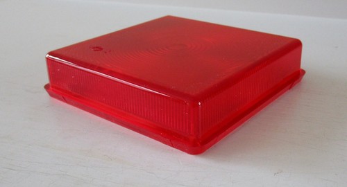 Square red tail - red, light